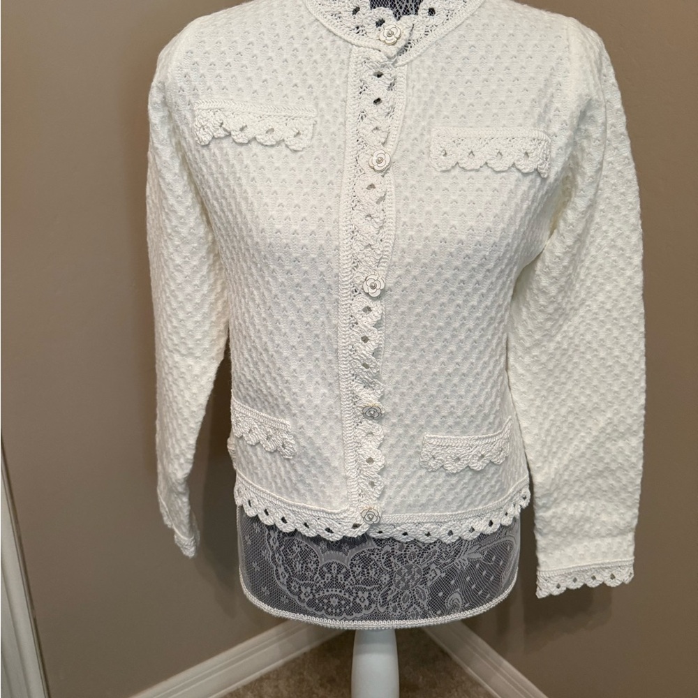 Elegant White Knit Cardigan